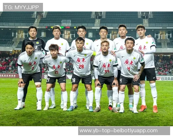 姜至鹏强行阻止主裁判出牌引发争议广东省港杯点球判罚引发热议